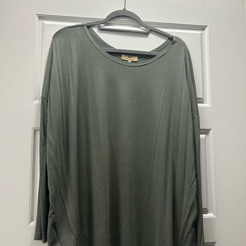 Green Long Sleeve Top